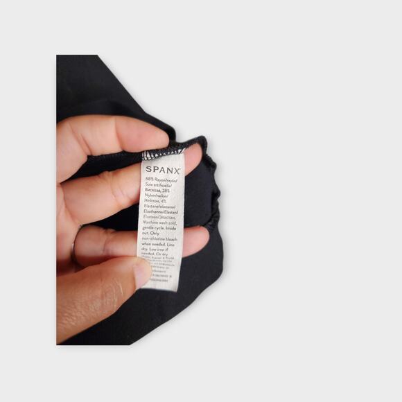 Spanx The Perfect Funnel Crew Top Black Back Zip Women's Medium - Picture 7 of 9